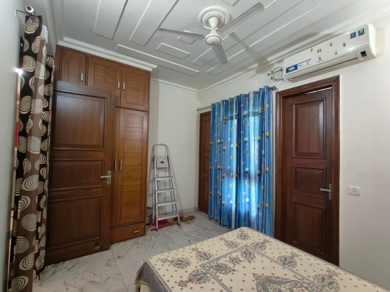 Room, rwa-residential-society-sector-46 3 Bedroom 1750 Sq.Ft. Builder Floor In Sector 46 Gurgaon 9295216