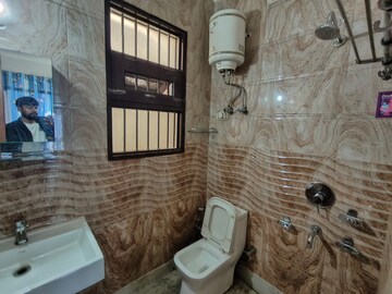 Bathroom in 3 BHK Builder Floor at RWA Residential Society Sector 46, Sector 46 – for Rent