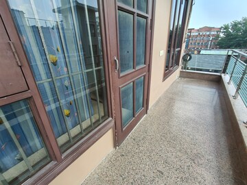 Balcony in 3 BHK Builder Floor at RWA Residential Society Sector 46, Sector 46 – for Rent