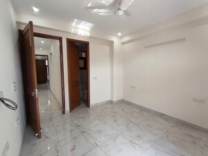 Room in 3 BHK Builder Floor at Huda Staff Colony, Sector 46 – for Rent