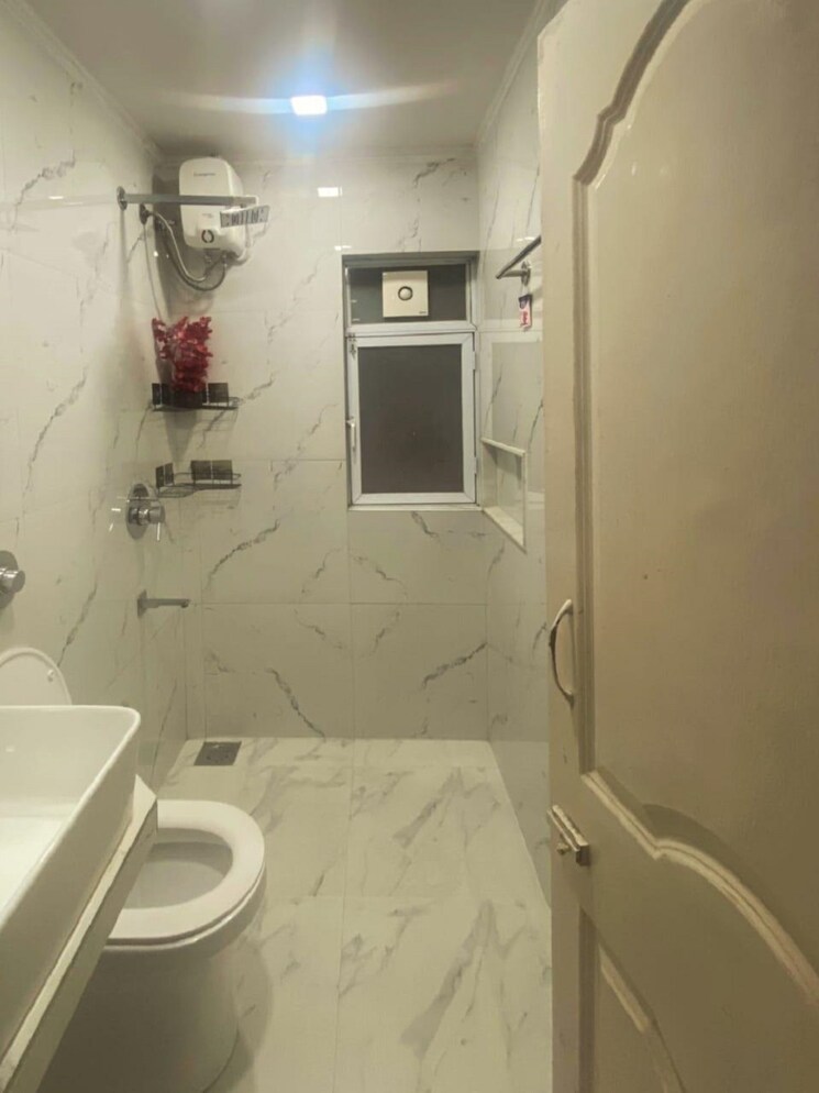 Bathroom, khar west 3 Bedroom 1200 Sq.Ft. Apartment In Khar West Mumbai 9295297