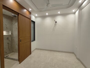 Room in 4 BHK Apartment at Anant Raj Ashok Estate, Sector 63a – for Rent