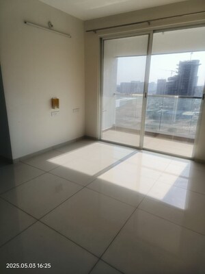 Room in 2 BHK Apartment at Yashwin Orrizonte, Kharadi – for Rent