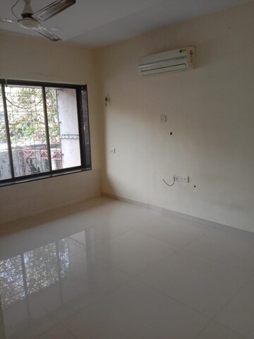 Room in 3 BHK Apartment at Santacruz West – for Rent