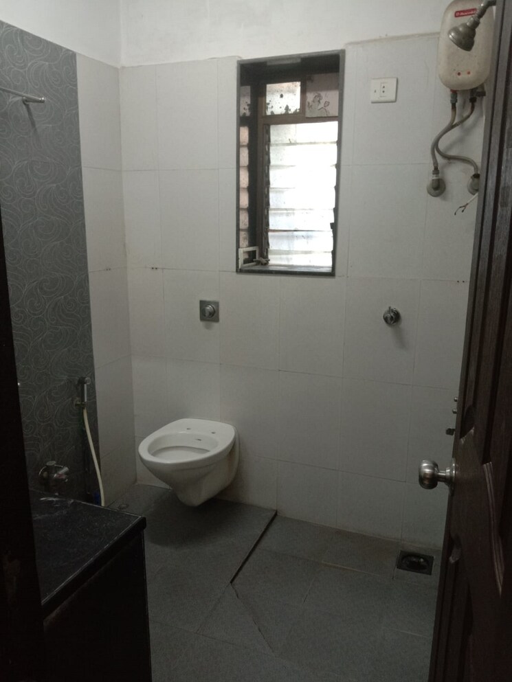 Bathroom, santacruz west 3 Bedroom 1200 Sq.Ft. Apartment In Santacruz West Mumbai 9295339