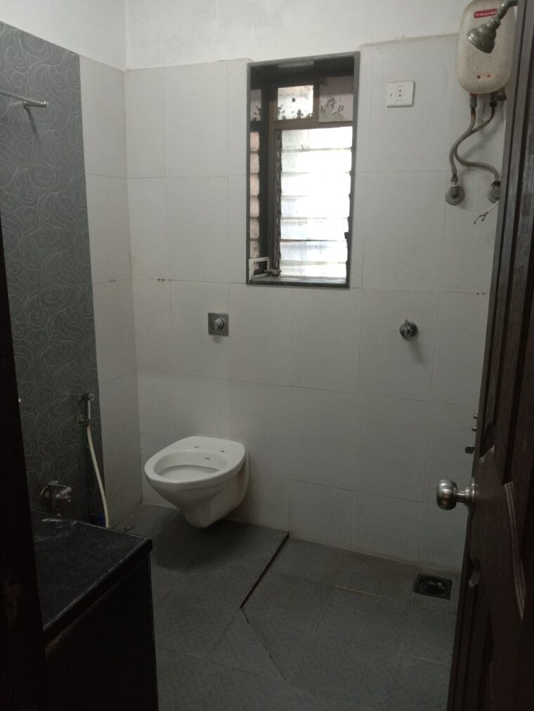 Bathroom, santacruz west 3 Bedroom 1200 Sq.Ft. Apartment In Santacruz West Mumbai 9295339
