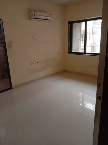 Room in 3 BHK Apartment at Santacruz West – for Rent