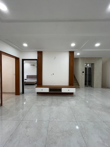 Room in 4 BHK Apartment at Muppas Indraprastha, Tellapur – for Rent