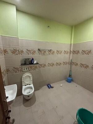 Bathroom in 1.5 BHK Independent House at Gomti Nagar – for Rent