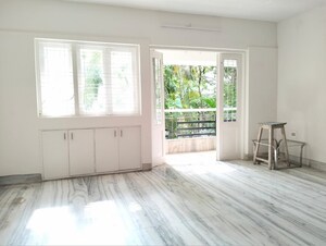 Room in 3 BHK Apartment at Santacruz West – for Rent