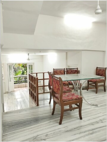 Room in 3 BHK Apartment at Santacruz West – for Rent