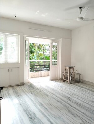 Room in 3 BHK Apartment at Santacruz West – for Rent