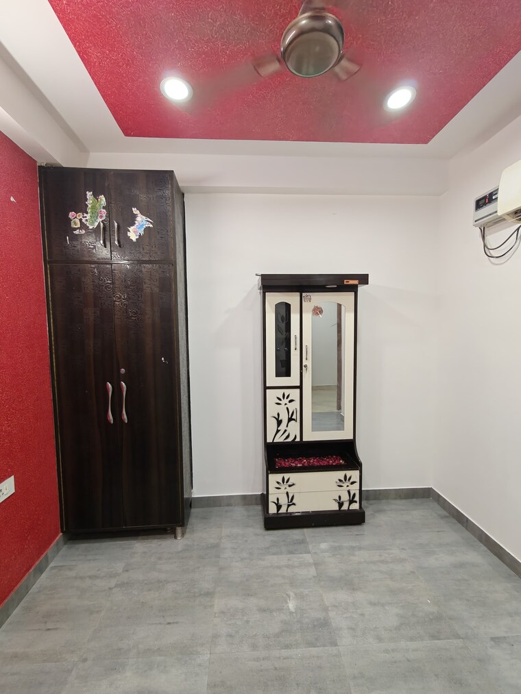 Room, khirki extension 3 Bedroom 1000 Sq.Ft. Builder Floor In Khirki Extension Delhi 9295414