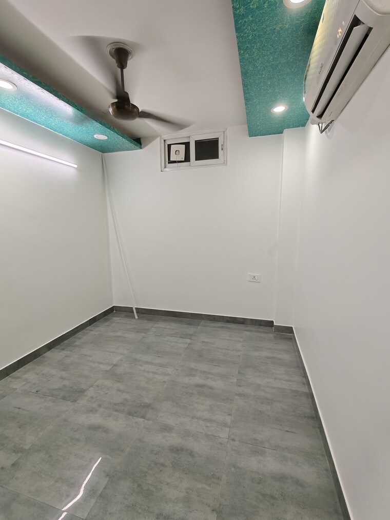 Room, khirki extension 3 Bedroom 1000 Sq.Ft. Builder Floor In Khirki Extension Delhi 9295414