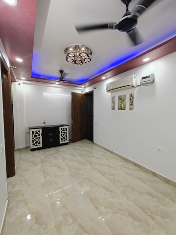 Room in 3 BHK Builder Floor at Khirki Extension – for Rent