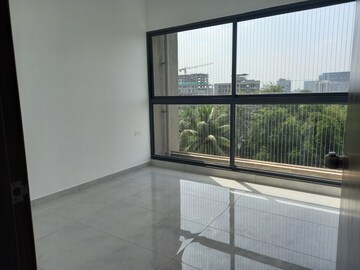 Room in 2.5 BHK Apartment at Mantra Mirari, Koregaon Park – for Rent