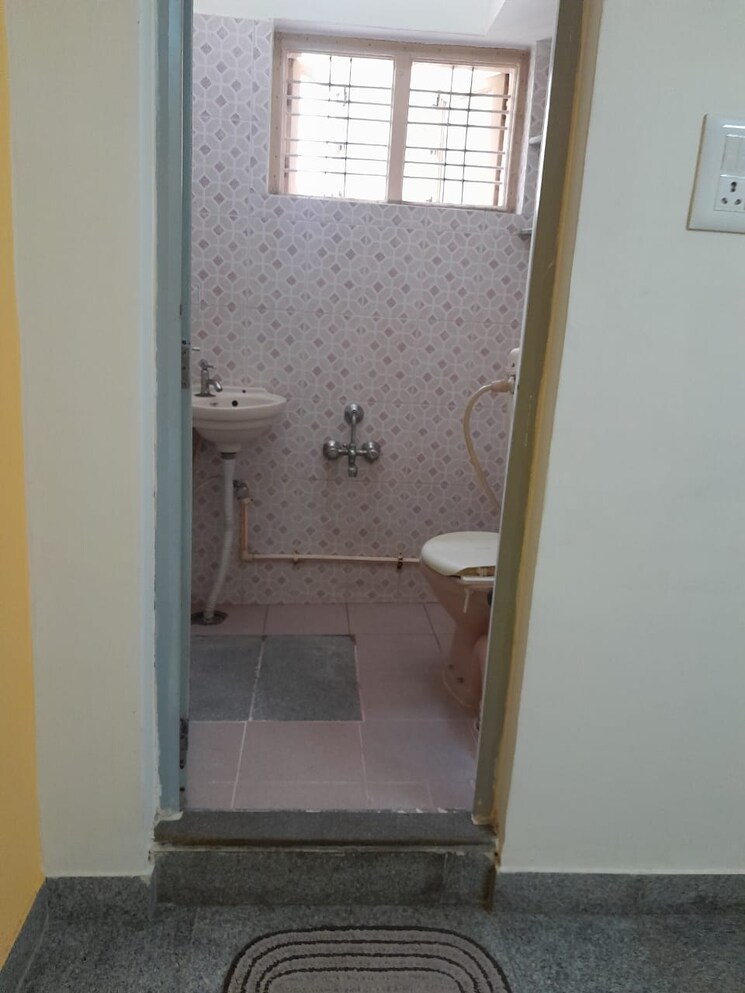 Bathroom, koramangala 2 Bedroom 600 Sq.Ft. Builder Floor In Koramangala Bangalore 9295479