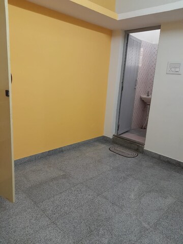 Room in 2 BHK Builder Floor at Koramangala – for Rent