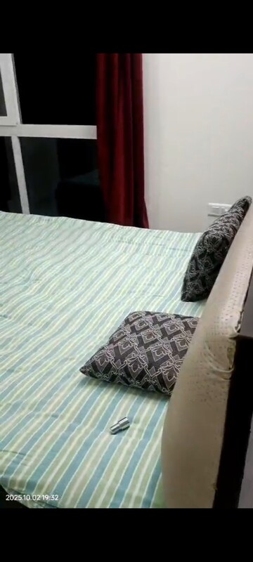 Bedroom in 2 BHK Apartment at Sheth Zuri, Laxmi Nagar – for Rent