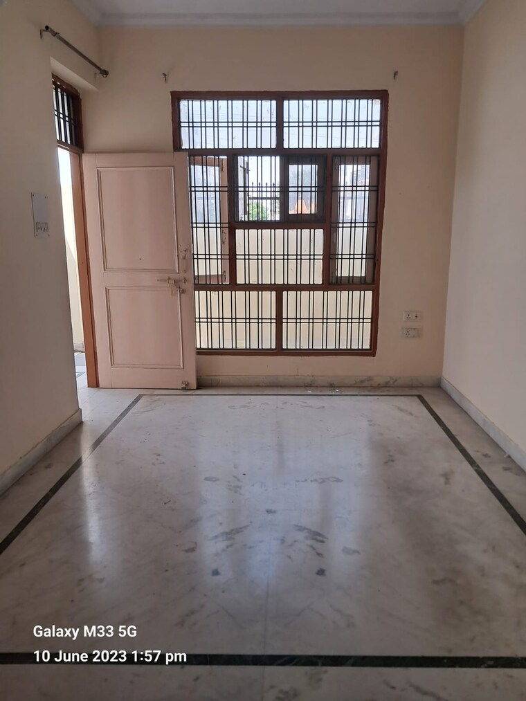Room, indira nagar 2 Bedroom 1500 Sq.Ft. Villa In Indira Nagar Lucknow 9295489