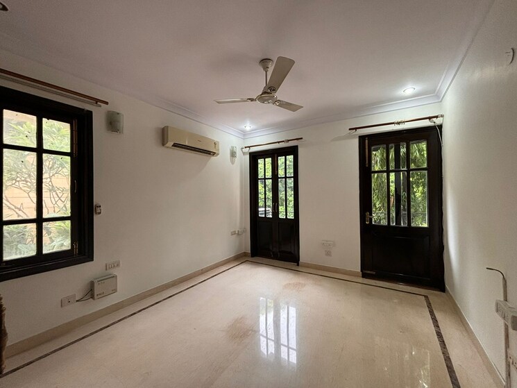 Room, malviya nagar 3 Bedroom 2000 Sq.Ft. Builder Floor In Malviya Nagar Delhi 9295499