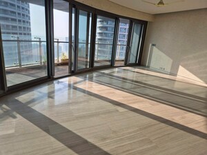 Room in 3 BHK Apartment at Lower Parel – for Rent