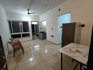 Room in 2 BHK Apartment at Amanora Gold Towers, Hadapsar – for Sale
