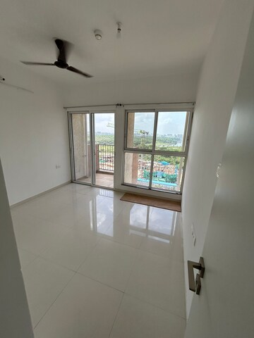 Room in 2 BHK Apartment at Amanora Future Towers, Hadapsar – for Sale