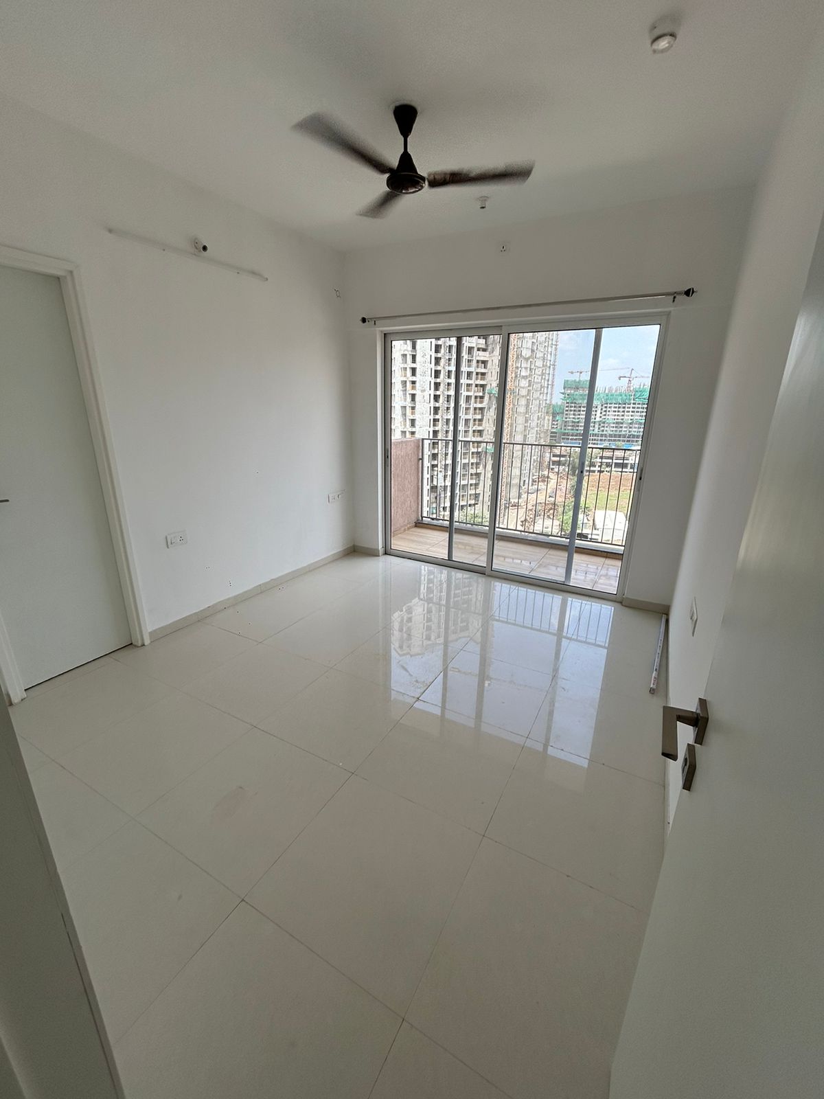 2 BHK + Extra Room Apartment For Sale in Amanora Future Towers