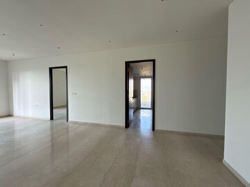 Room in 3 BHK Apartment at Lokhandwala Minerva Mahalaxmi, Mahalaxmi – for Rent