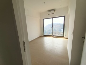 Room in 3 BHK Apartment at Kanakia Silicon Valley, Powai – for Rent