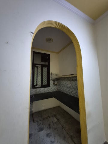 Furnished Amenities in 1.5 BHK Builder Floor at Mayur Vihar – for Rent