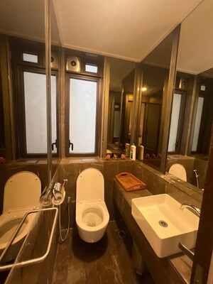 Team Area in 3 BHK Apartment at Worli – for Rent