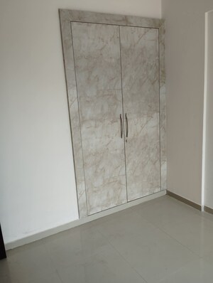 Room in 2 BHK Apartment at JNC The Park, Sector 16c Greater Noida – for Rent