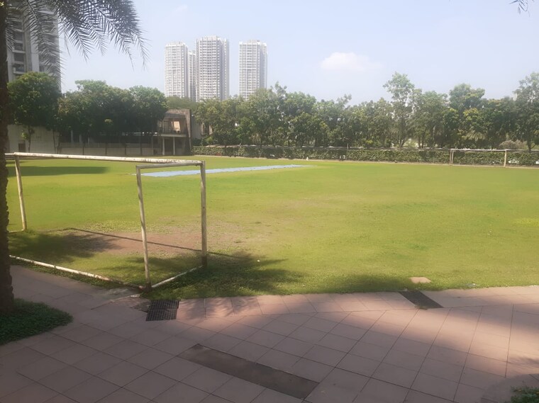 Garden, lodha-luxuria 4 Bedroom 2000 Sq.Ft. Apartment In Majiwada Thane 9295638