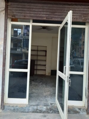  Shop For Rent in Mehrauli