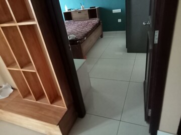 Room in 3 BHK Apartment at Prestige Lakeside Habitat, Varthur – for Rent