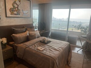 Bedroom in 3 BHK Apartment at Mahalaxmi – for Rent