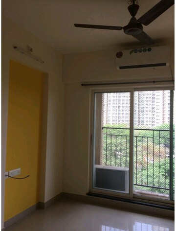 Room in 2 BHK Apartment at Rustomjee Urbania Atelier, Thane West – for Sale