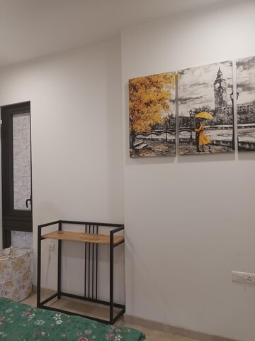 Room in 3 BHK Apartment at Worli – for Rent