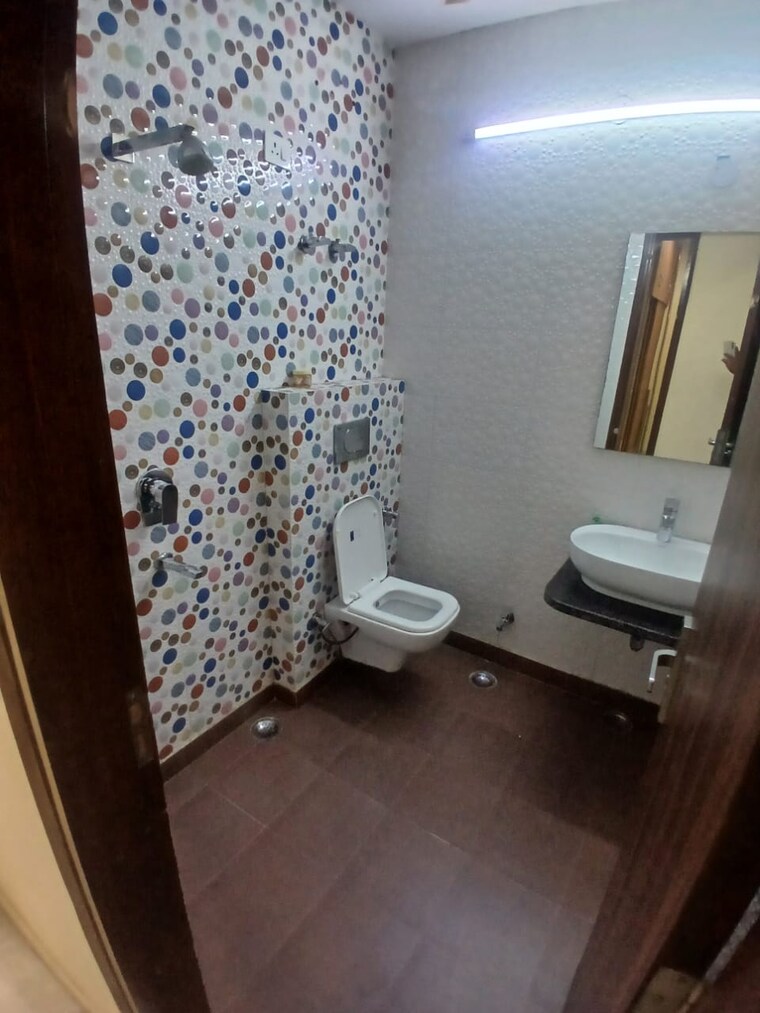 Bathroom, ashok vihar 6+ Bedroom 1500 Sq.Ft. Independent House In Ashok Vihar Delhi 9295718