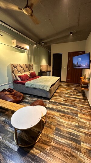 Room in 1 BHK Apartment at Vip Road – for Rent