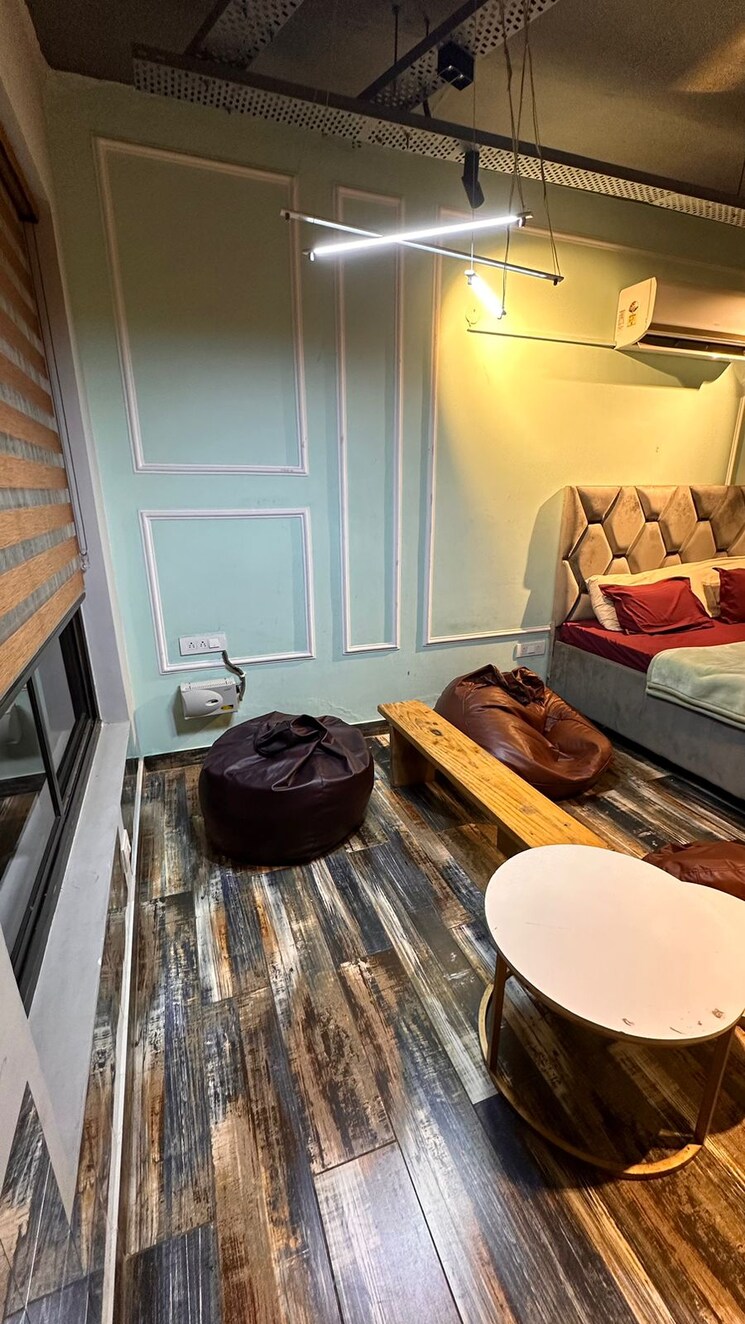 Room, vip road 1 Bedroom 1100 Sq.Ft. Apartment In Vip Road Zirakpur 9295752