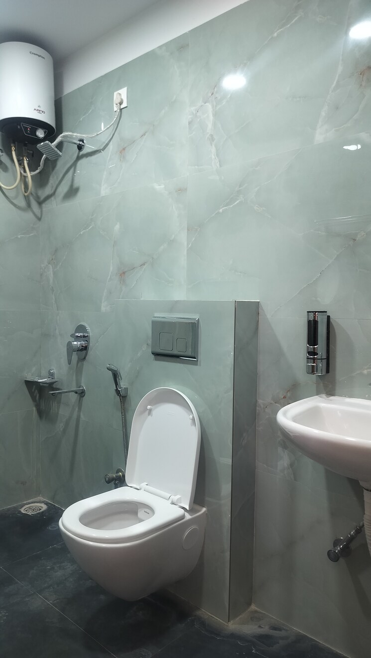 Bathroom, banjara hills 3 Bedroom 2350 Sq.Ft. Apartment In Banjara Hills Hyderabad 9295788