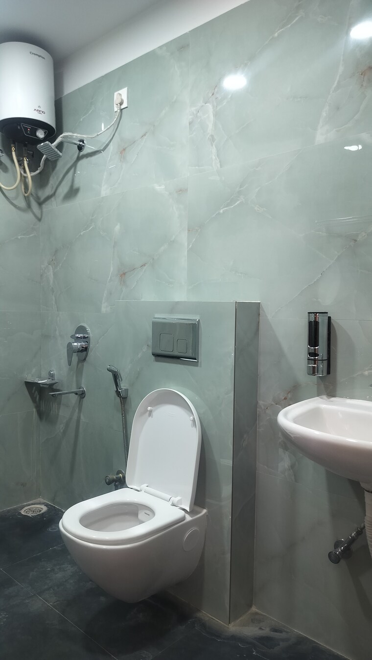 Bathroom, banjara hills 3 Bedroom 2350 Sq.Ft. Apartment In Banjara Hills Hyderabad 9295788