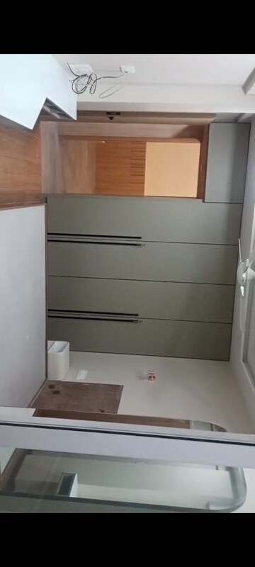 Furnished Amenities in 1 BHK Apartment at Gwens Apartment, Santacruz East – for Rent