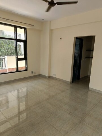 Room in 3.5 BHK Apartment at Atlantis CGHS, Sector 47 – for Rent