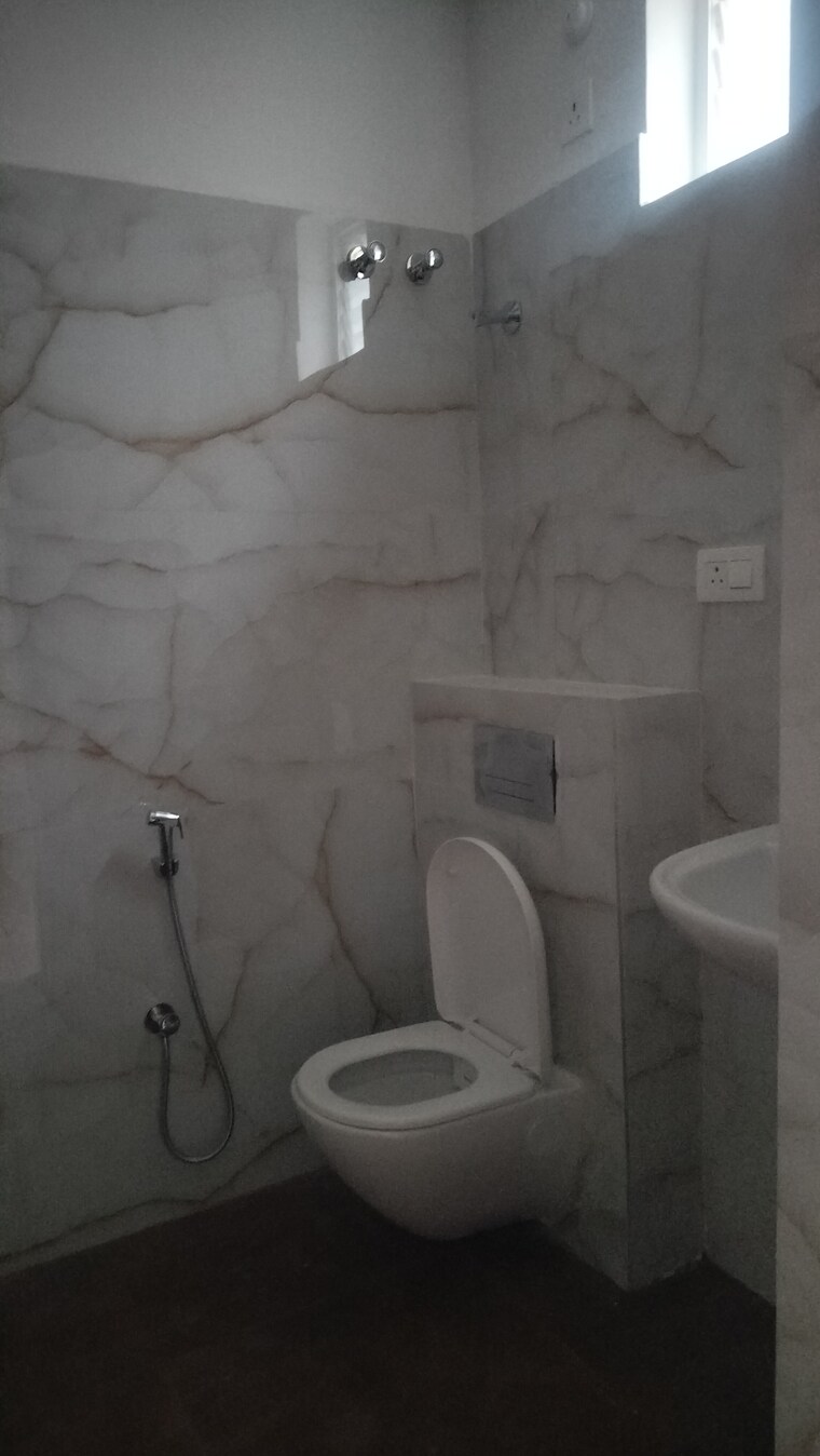 Bathroom, banjara hills 3 Bedroom 2350 Sq.Ft. Apartment In Banjara Hills Hyderabad 9295815