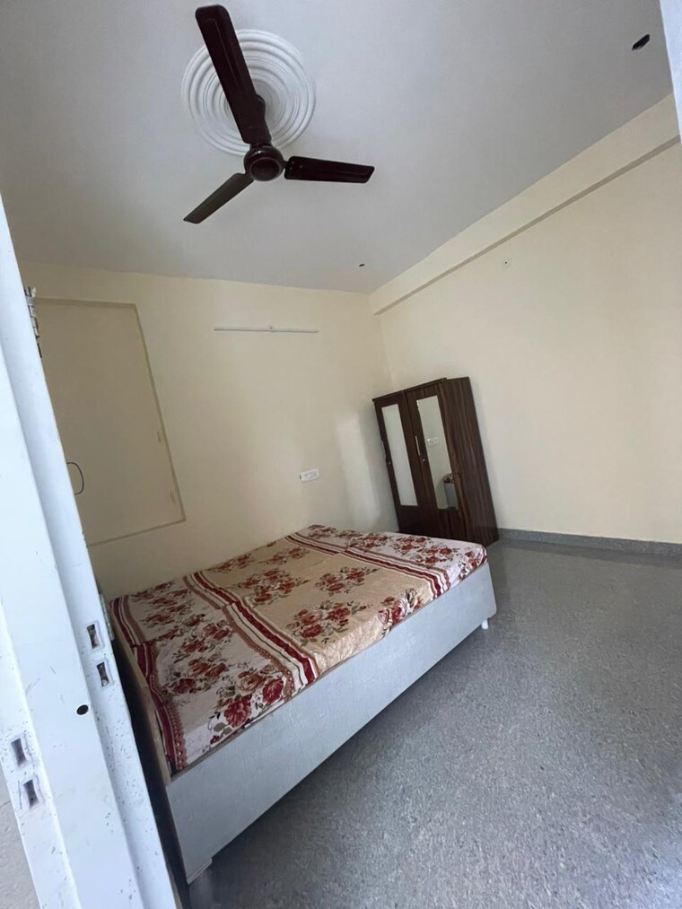 Bedroom, sector 134 Pg For Boys & Girls In Sector 134 9295808