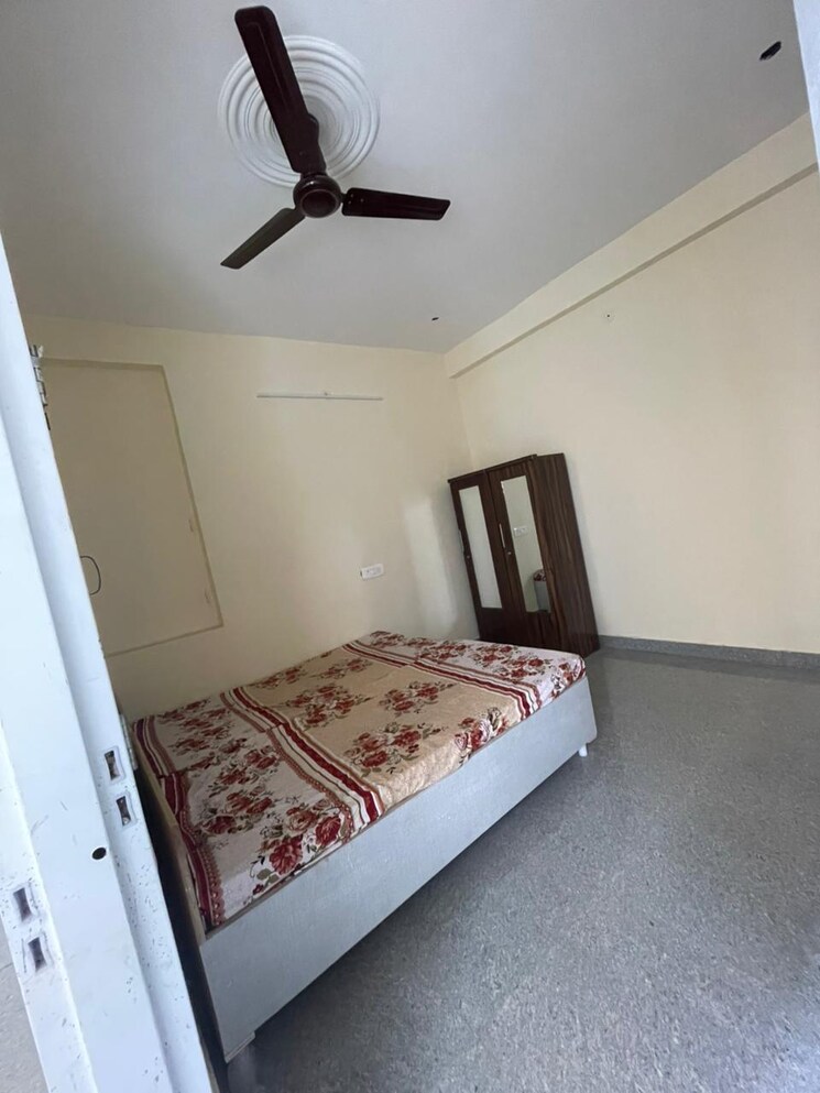 Bedroom, nagla nagli Pg For Boys & Girls In Nagla Nagli 9295869